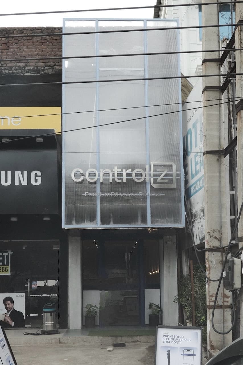 CTRL Z - Store Front Facade