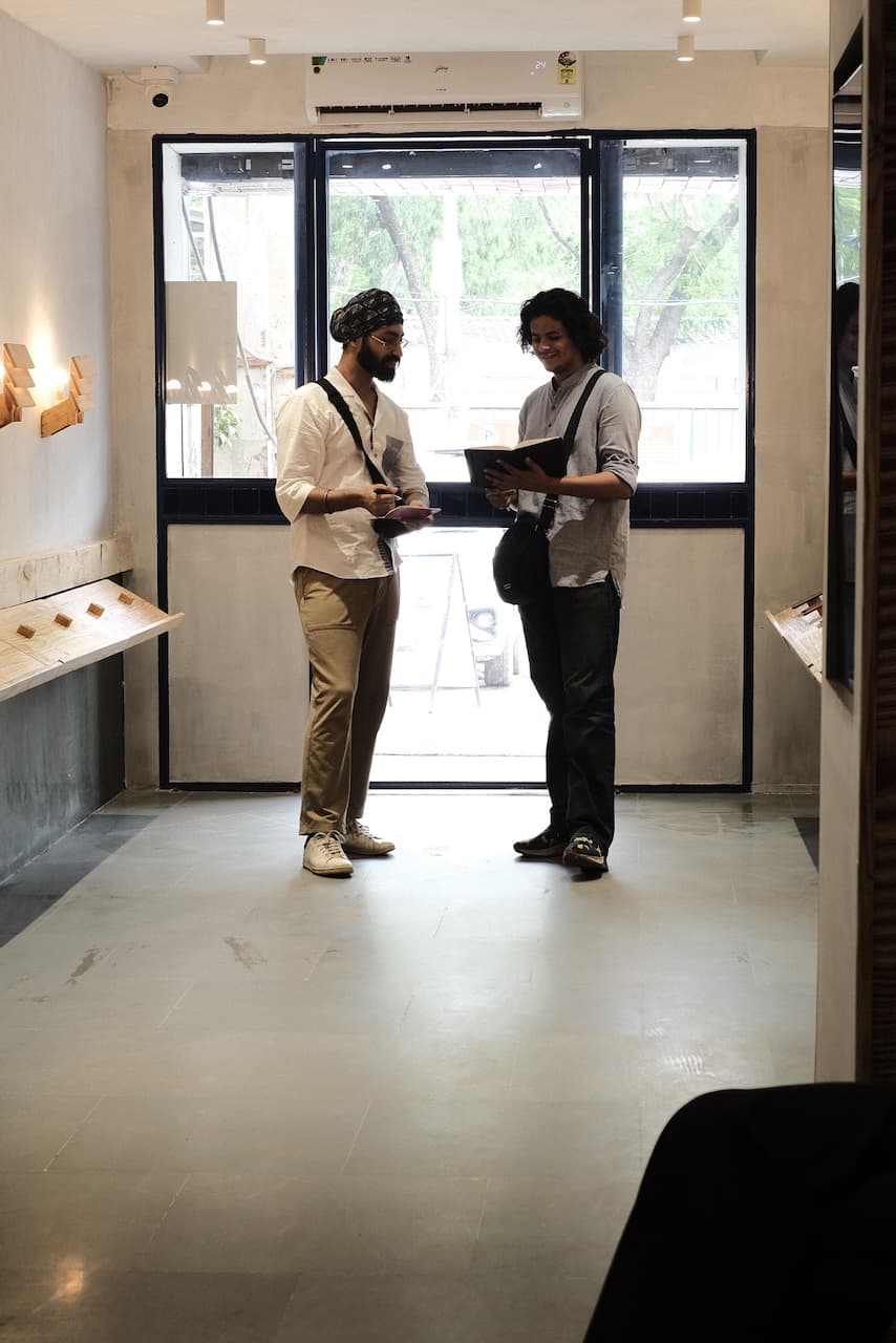 CTRL Z - People interacting in the store